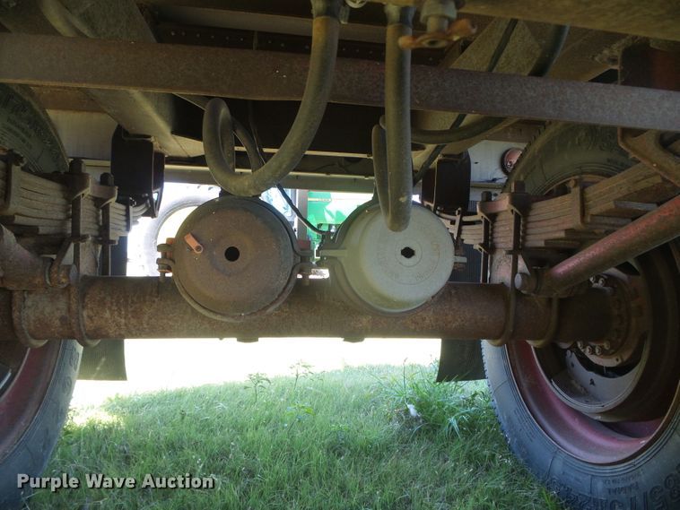 image for item DH4980 1986 Merritt B82-1142-002 single hopper bottom grain trailer