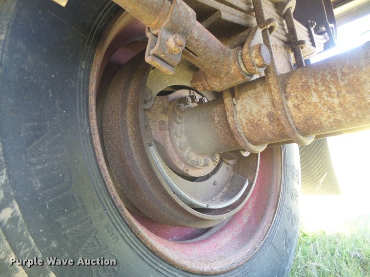 image for item DH4980 1986 Merritt B82-1142-002 single hopper bottom grain trailer