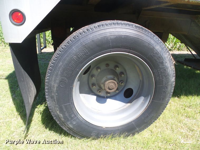 image for item DH4980 1986 Merritt B82-1142-002 single hopper bottom grain trailer