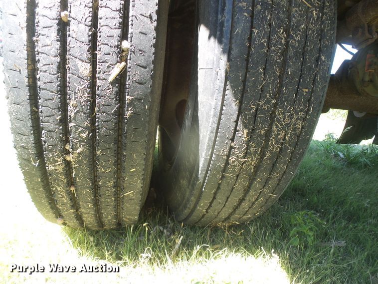 image for item DH4980 1986 Merritt B82-1142-002 single hopper bottom grain trailer