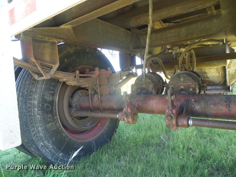 image for item DH4980 1986 Merritt B82-1142-002 single hopper bottom grain trailer