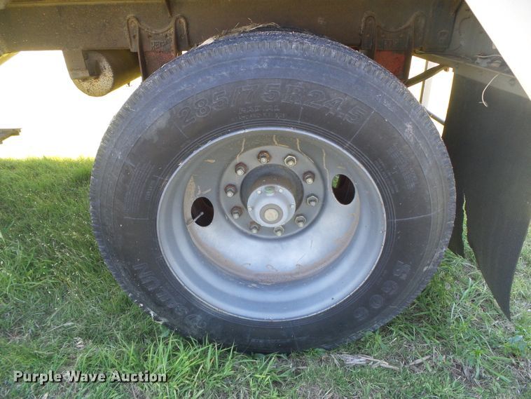 image for item DH4980 1986 Merritt B82-1142-002 single hopper bottom grain trailer