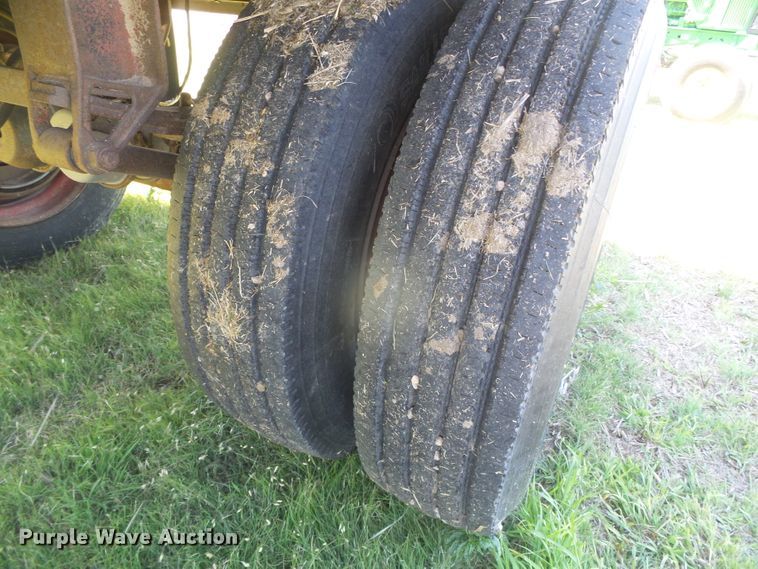 image for item DH4980 1986 Merritt B82-1142-002 single hopper bottom grain trailer