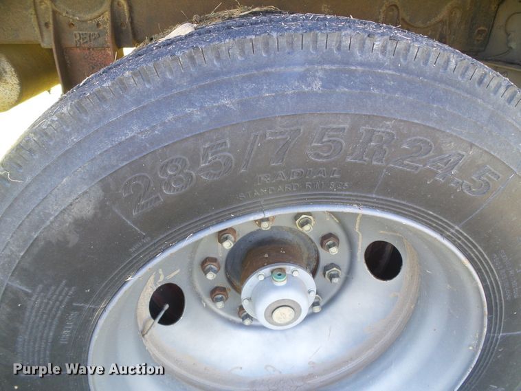 image for item DH4980 1986 Merritt B82-1142-002 single hopper bottom grain trailer