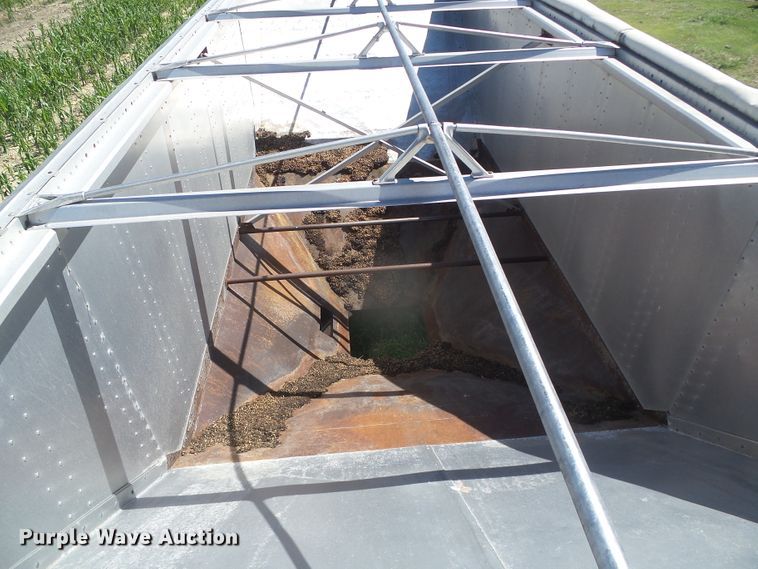 image for item DH4980 1986 Merritt B82-1142-002 single hopper bottom grain trailer