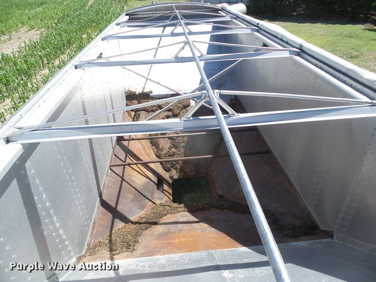 image for item DH4980 1986 Merritt B82-1142-002 single hopper bottom grain trailer