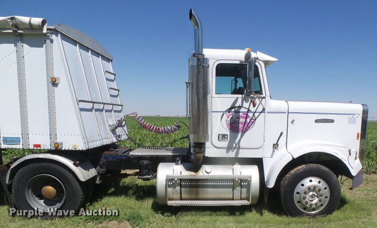 image for item DH4981 1988 Freightliner FLC  semi truck