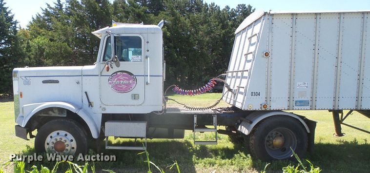 image for item DH4981 1988 Freightliner FLC  semi truck