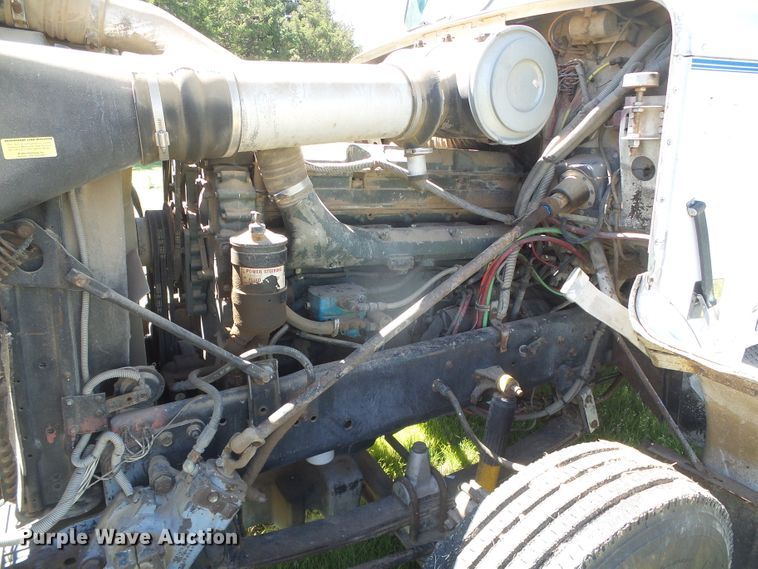 image for item DH4981 1988 Freightliner FLC  semi truck