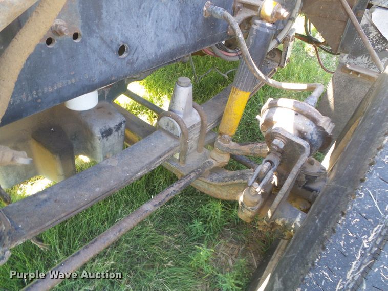 image for item DH4981 1988 Freightliner FLC  semi truck