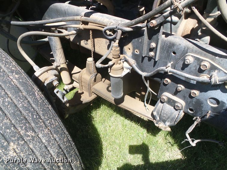 image for item DH4981 1988 Freightliner FLC  semi truck