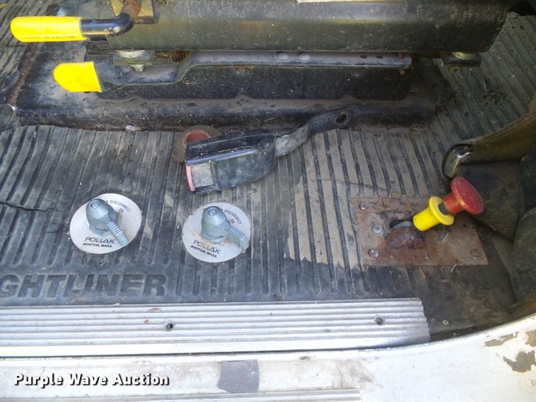 image for item DH4981 1988 Freightliner FLC  semi truck