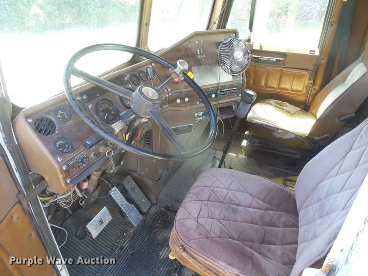 image for item DH4981 1988 Freightliner FLC  semi truck