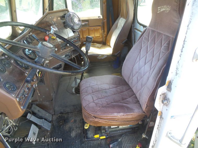 image for item DH4981 1988 Freightliner FLC  semi truck