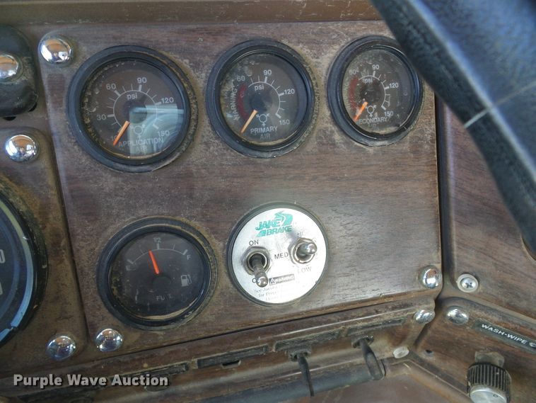 image for item DH4981 1988 Freightliner FLC  semi truck