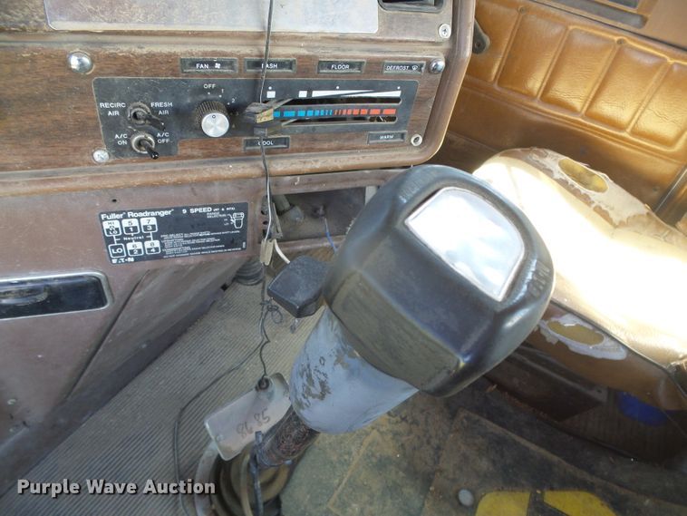 image for item DH4981 1988 Freightliner FLC  semi truck