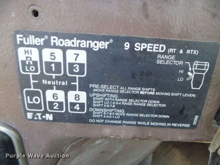 image for item DH4981 1988 Freightliner FLC  semi truck