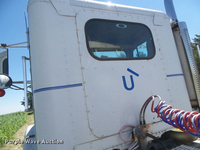 image for item DH4981 1988 Freightliner FLC  semi truck