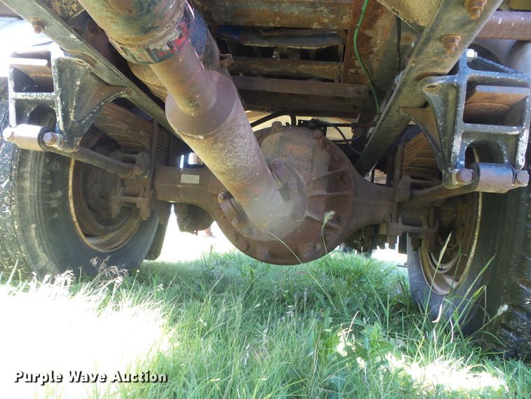 image for item DH4981 1988 Freightliner FLC  semi truck