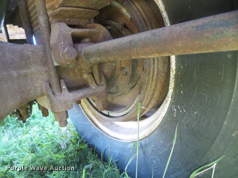 image for item DH4981 1988 Freightliner FLC  semi truck