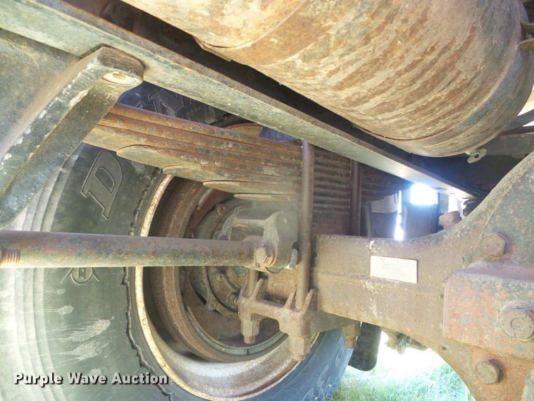 image for item DH4981 1988 Freightliner FLC  semi truck