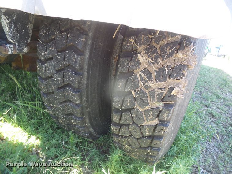 image for item DH4981 1988 Freightliner FLC  semi truck