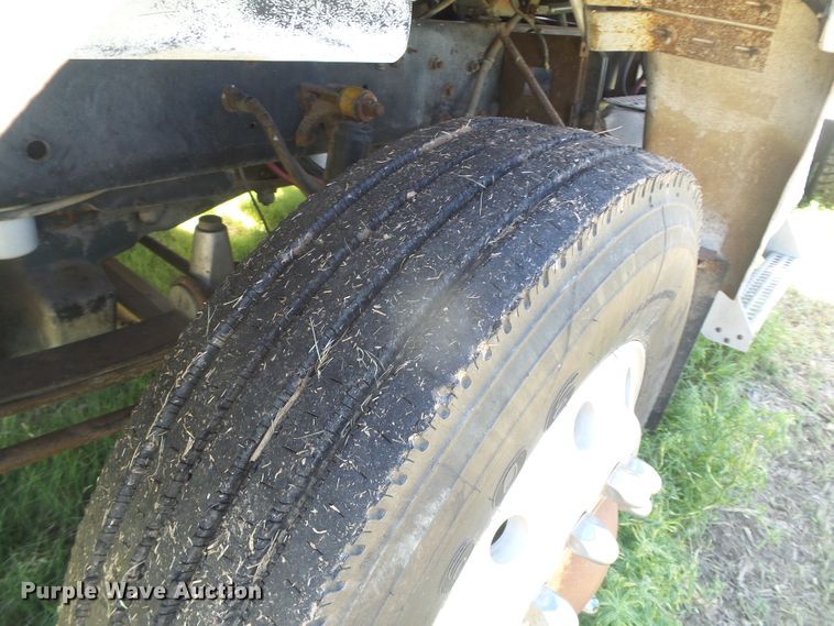 image for item DH4981 1988 Freightliner FLC  semi truck