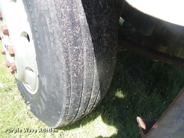 image for item DH4981 1988 Freightliner FLC  semi truck