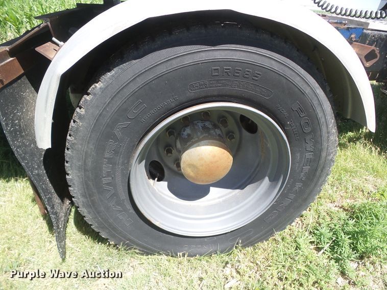 image for item DH4981 1988 Freightliner FLC  semi truck