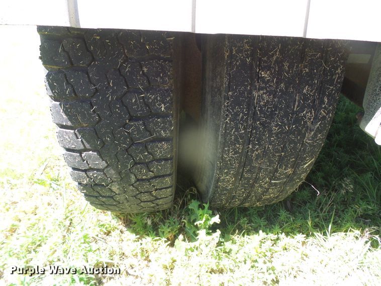 image for item DH4981 1988 Freightliner FLC  semi truck