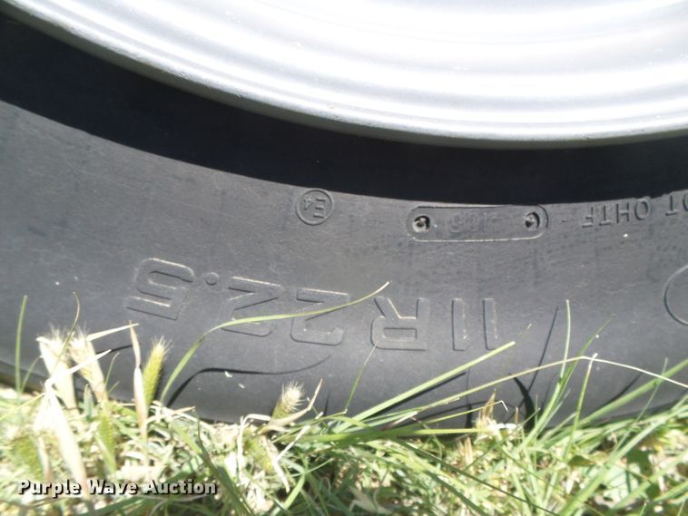 image for item DH4981 1988 Freightliner FLC  semi truck