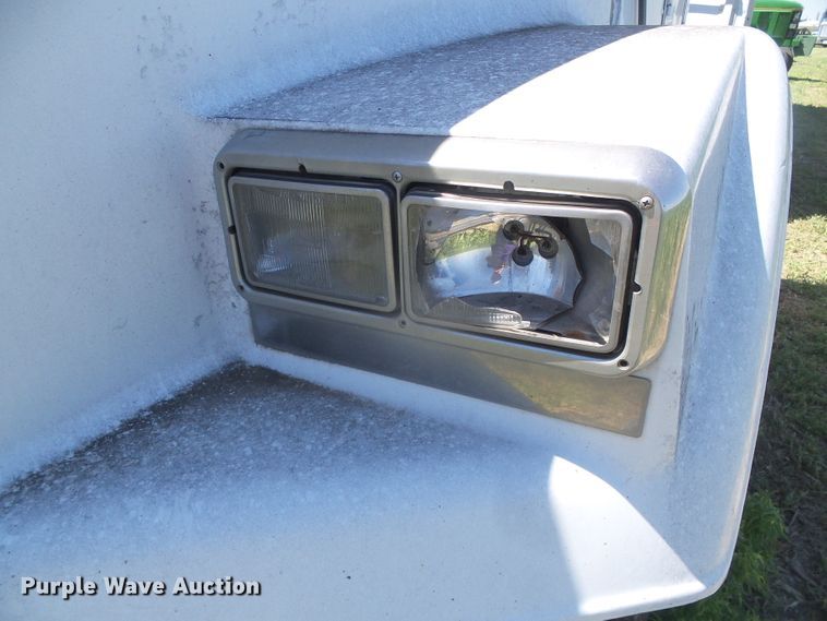 image for item DH4981 1988 Freightliner FLC  semi truck