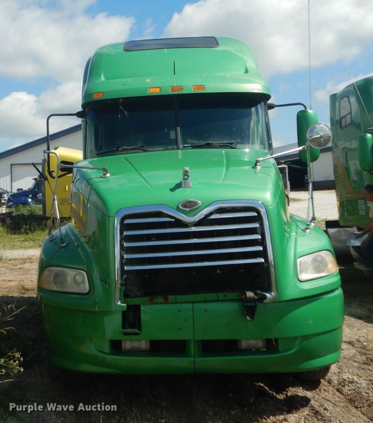 image for item DH5124 2000 Mack CX613  semi truck