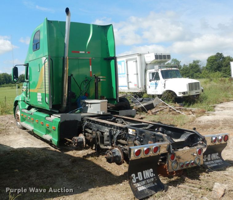 image for item DH5124 2000 Mack CX613  semi truck