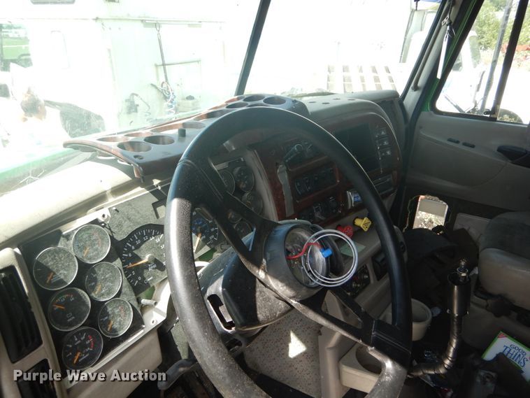 image for item DH5124 2000 Mack CX613  semi truck