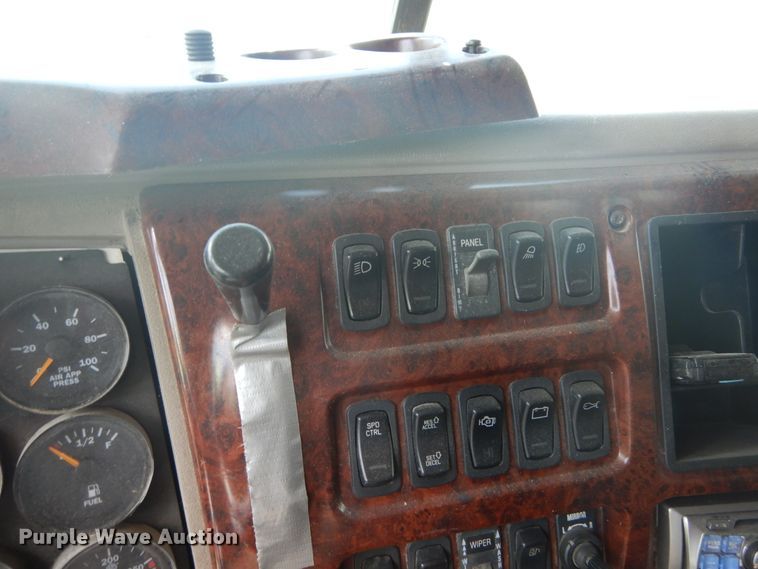 image for item DH5124 2000 Mack CX613  semi truck