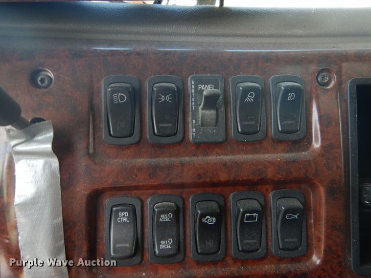 image for item DH5124 2000 Mack CX613  semi truck