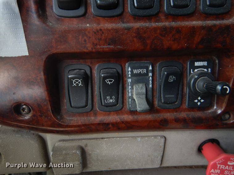 image for item DH5124 2000 Mack CX613  semi truck