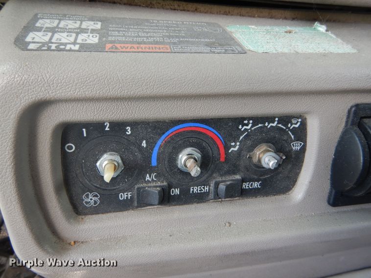 image for item DH5124 2000 Mack CX613  semi truck