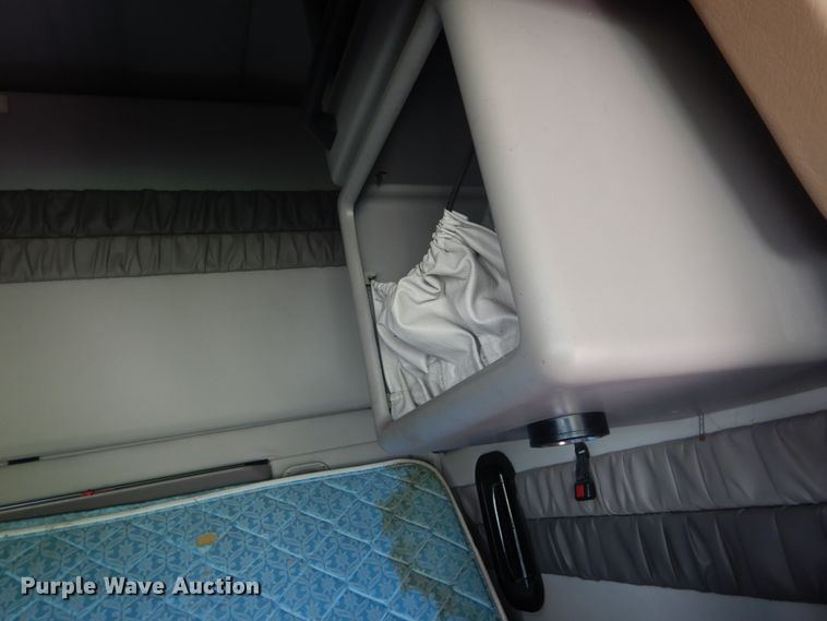 image for item DH5124 2000 Mack CX613  semi truck