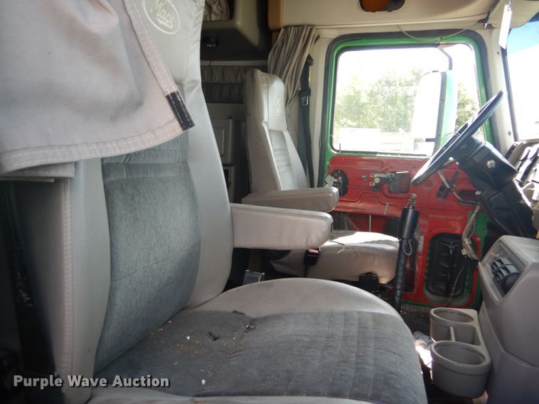 image for item DH5124 2000 Mack CX613  semi truck