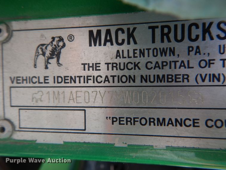 image for item DH5124 2000 Mack CX613  semi truck