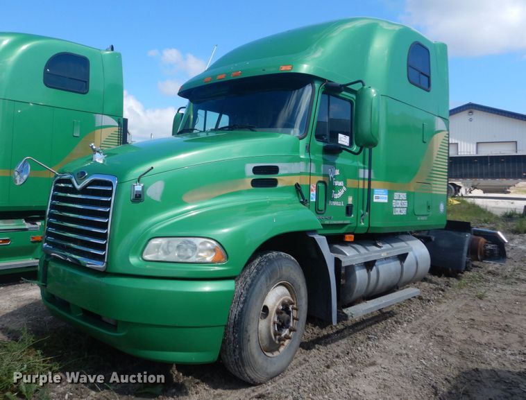 image for item DH5125 2001 Mack CX613  semi truck