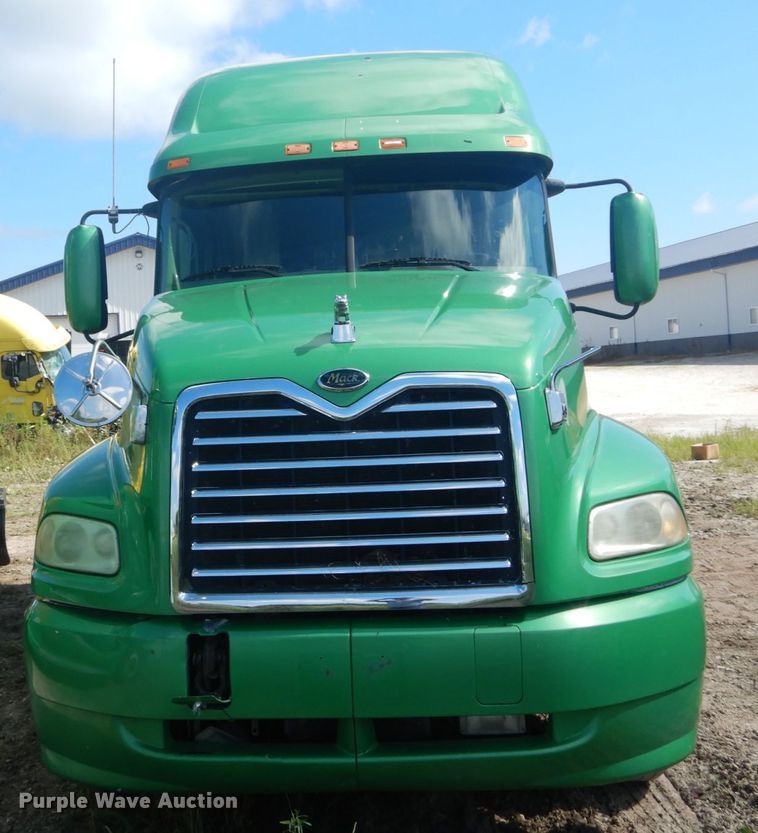 image for item DH5125 2001 Mack CX613  semi truck