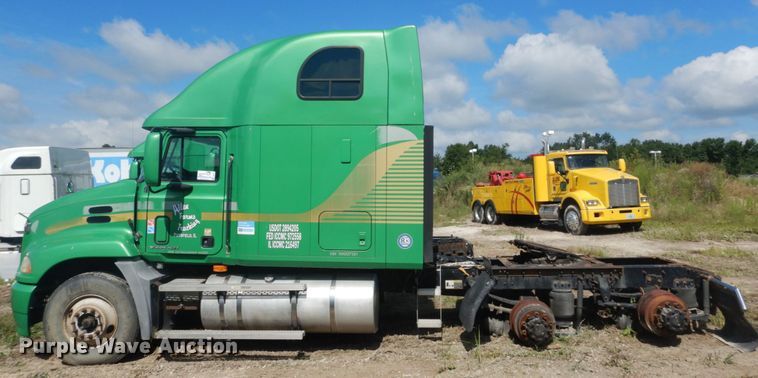 image for item DH5125 2001 Mack CX613  semi truck