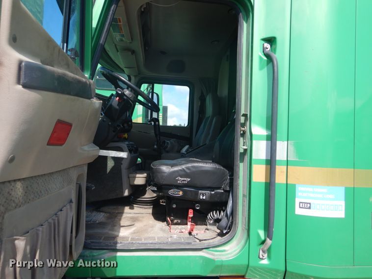 image for item DH5125 2001 Mack CX613  semi truck