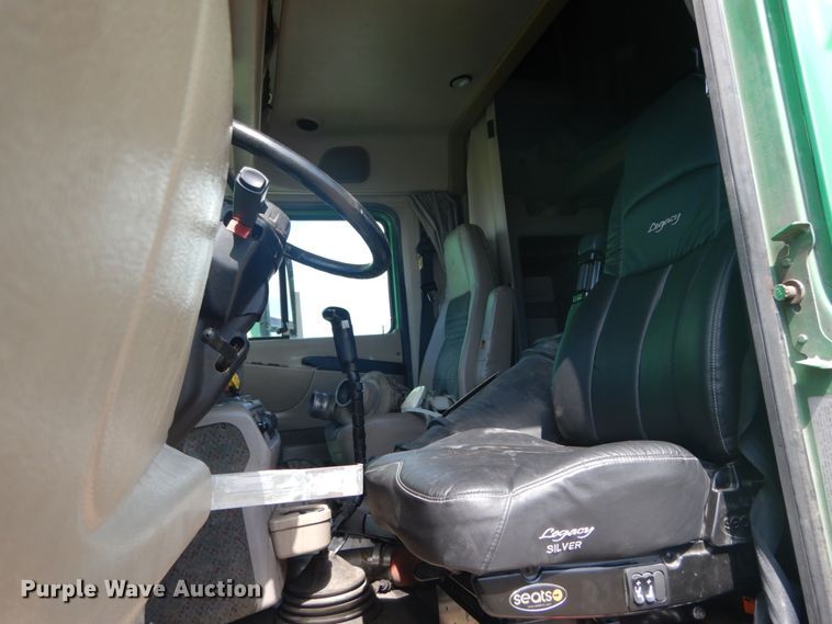 image for item DH5125 2001 Mack CX613  semi truck