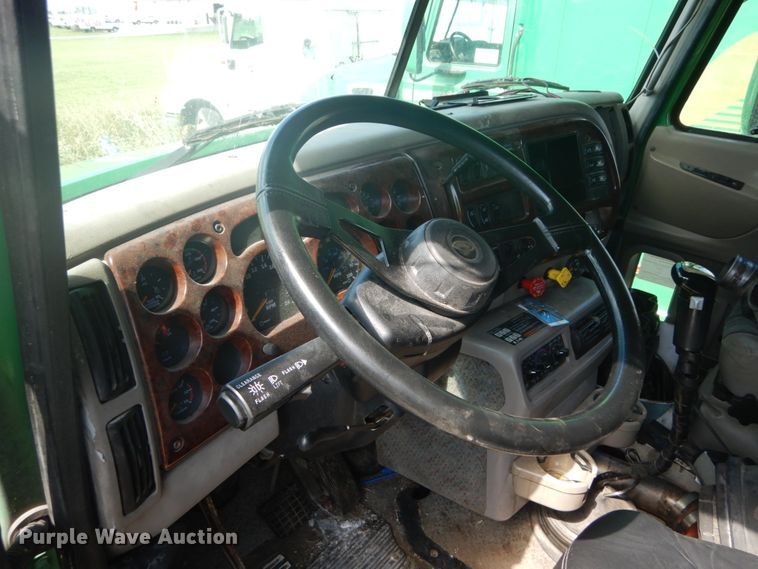 image for item DH5125 2001 Mack CX613  semi truck