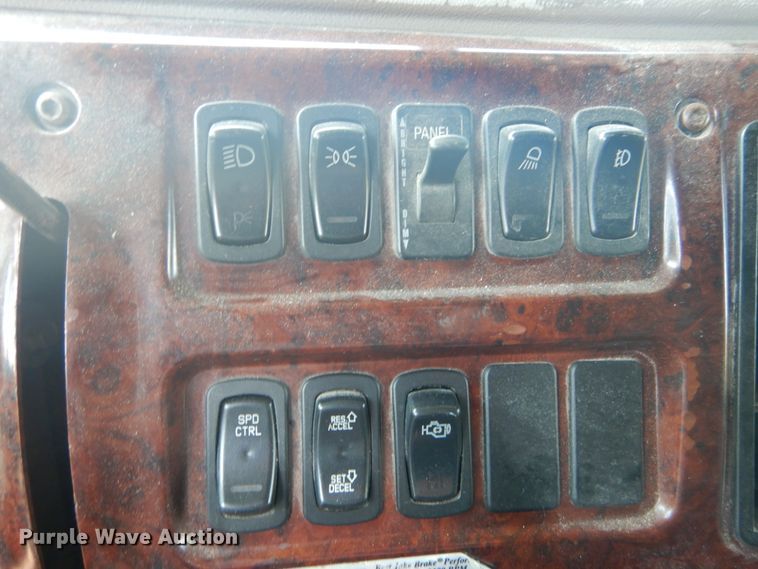 image for item DH5125 2001 Mack CX613  semi truck