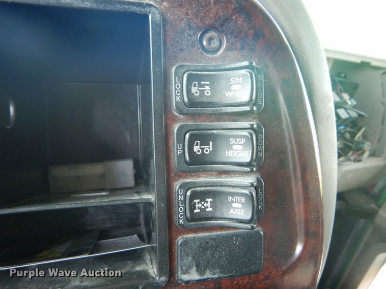 image for item DH5125 2001 Mack CX613  semi truck